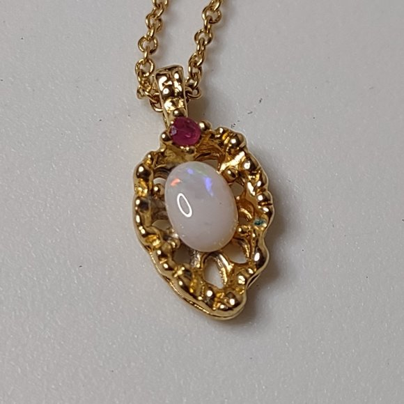 Vintage Small Leaf Shaped Pendant Necklace 18.5 Inches Long - Picture 4 of 15